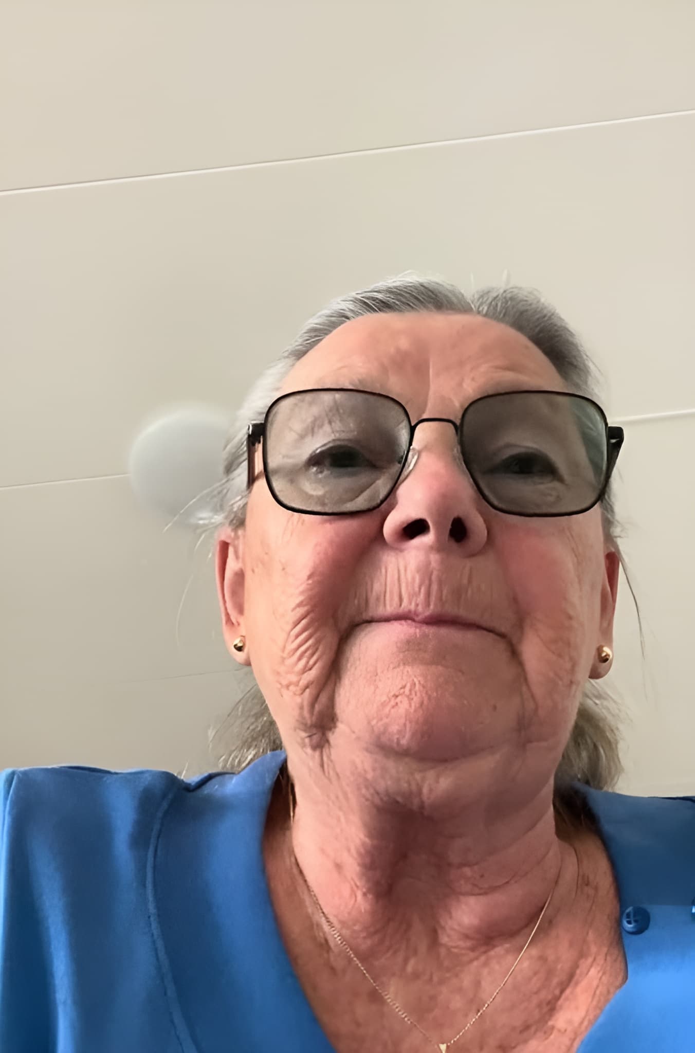 Stillbild från Teresas berättelse om hur hon återhämtade sig från dubbelseende efter stroke.